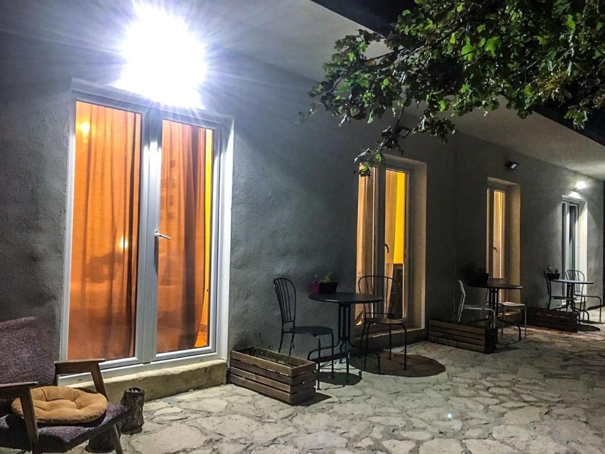 帕格Yellow House Experience公寓式酒店 外观 照片